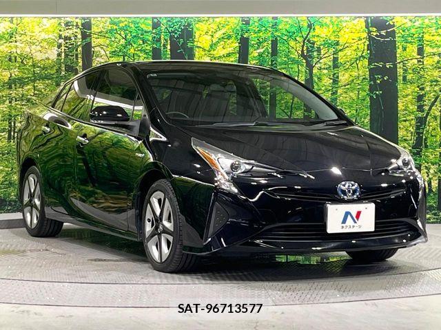 Toyota PRIUS 2018-08 8209602-15