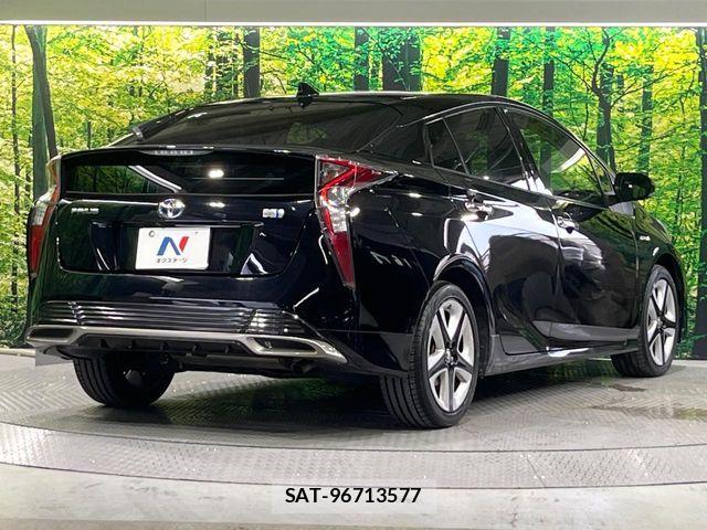 Toyota PRIUS 2018-08 8209602-16