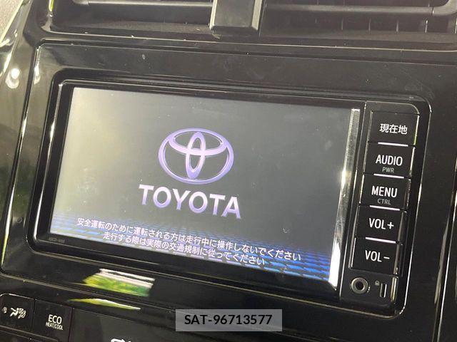 Toyota PRIUS 2018-08 8209602-1
