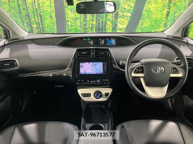 Toyota PRIUS 2018-08 8209602-3