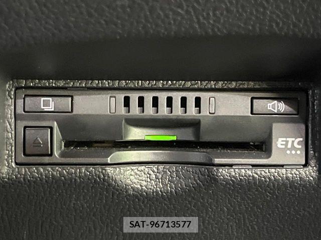 Toyota PRIUS 2018-08 8209602-4