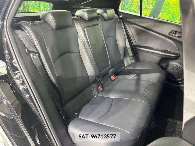 Toyota PRIUS 2018-08 8209602-8
