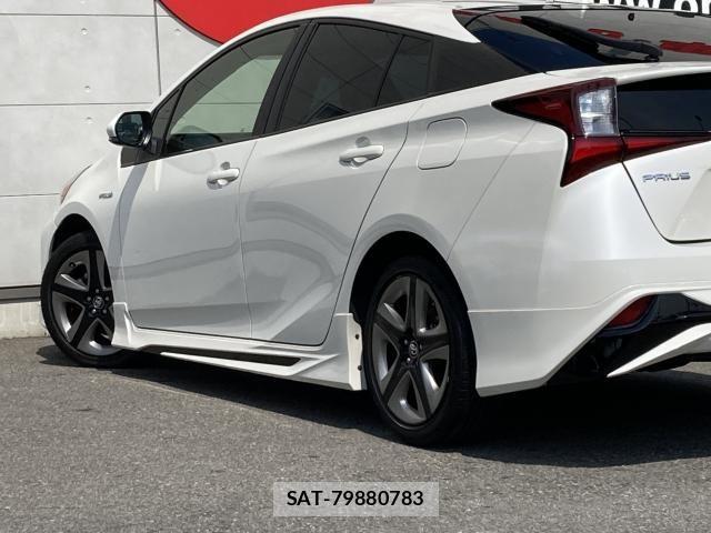Toyota PRIUS 2019-06 8209587-15