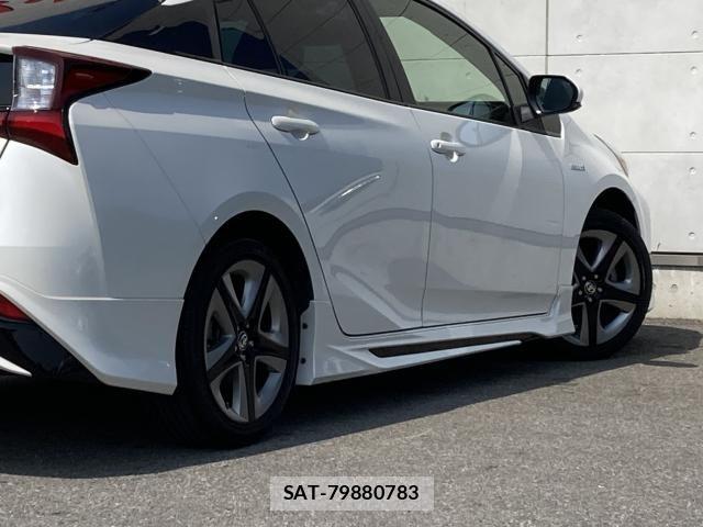 Toyota PRIUS 2019-06 8209587-16