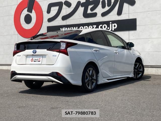 Toyota PRIUS 2019-06 8209587-1