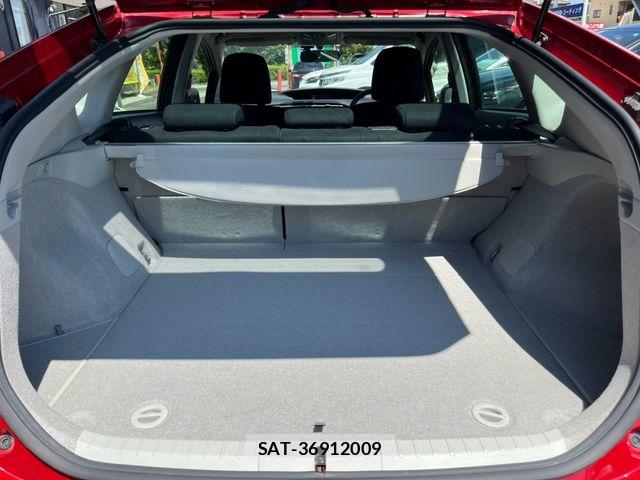 Toyota PRIUS 2015-07 8209653-10
