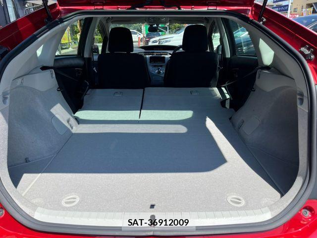 Toyota PRIUS 2015-07 8209653-12
