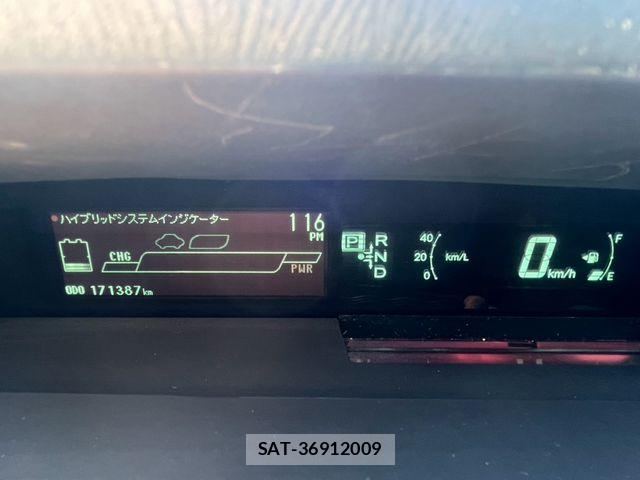 Toyota PRIUS 2015-07 8209653-14