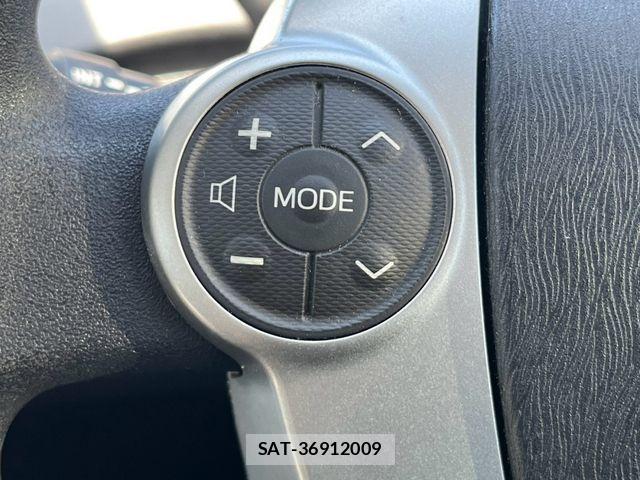 Toyota PRIUS 2015-07 8209653-18