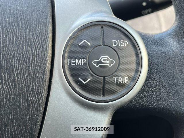 Toyota PRIUS 2015-07 8209653-19