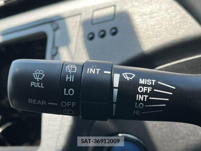 Toyota PRIUS 2015-07 8209653-20