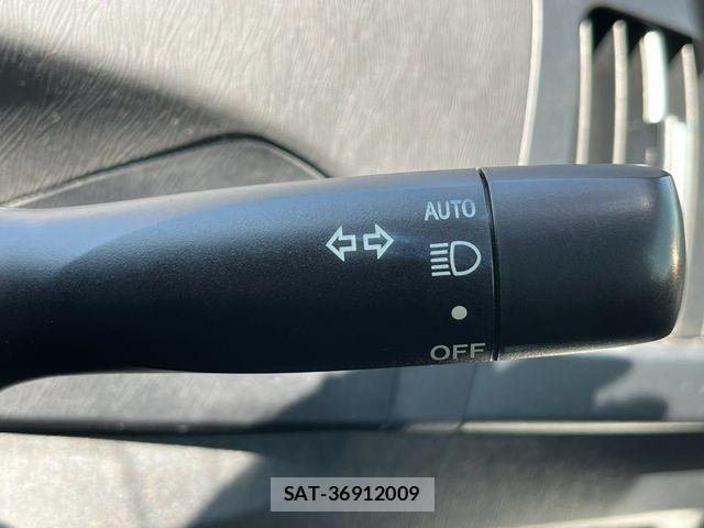 Toyota PRIUS 2015-07 8209653-21