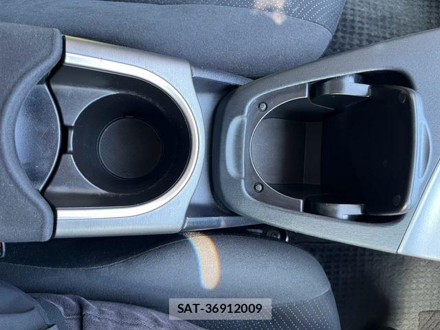 Toyota PRIUS 2015-07 8209653-26