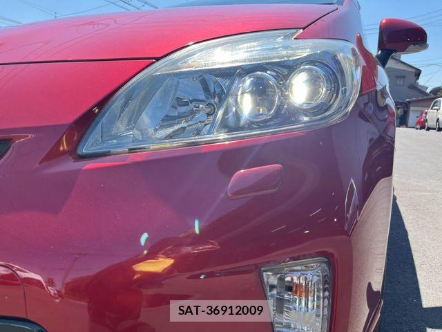 Toyota PRIUS 2015-07 8209653-27