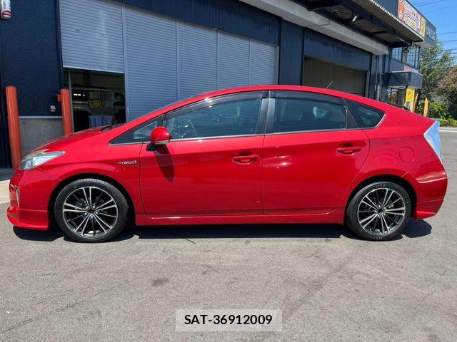 Toyota PRIUS 2015-07 8209653-2