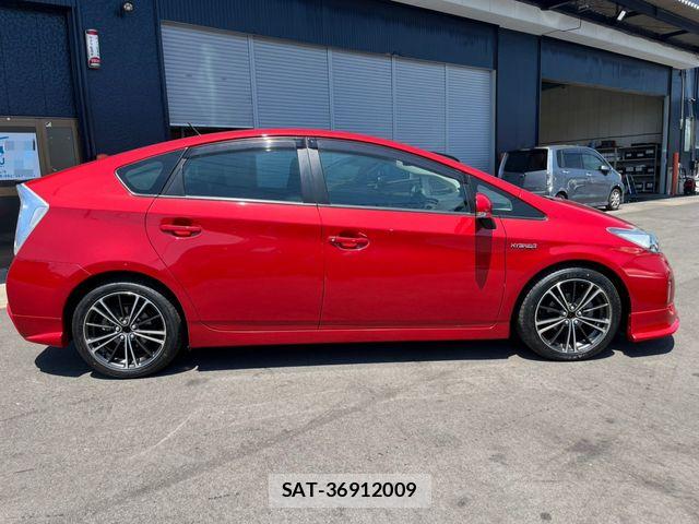 Toyota PRIUS 2015-07 8209653-3