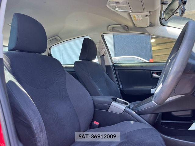 Toyota PRIUS 2015-07 8209653-4