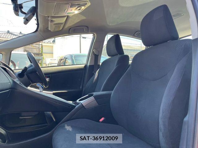 Toyota PRIUS 2015-07 8209653-5