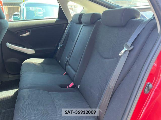 Toyota PRIUS 2015-07 8209653-7