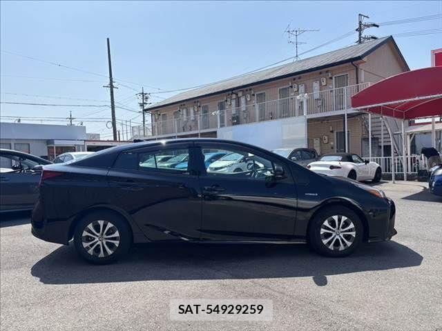 Toyota PRIUS 2019-07 8209623-17