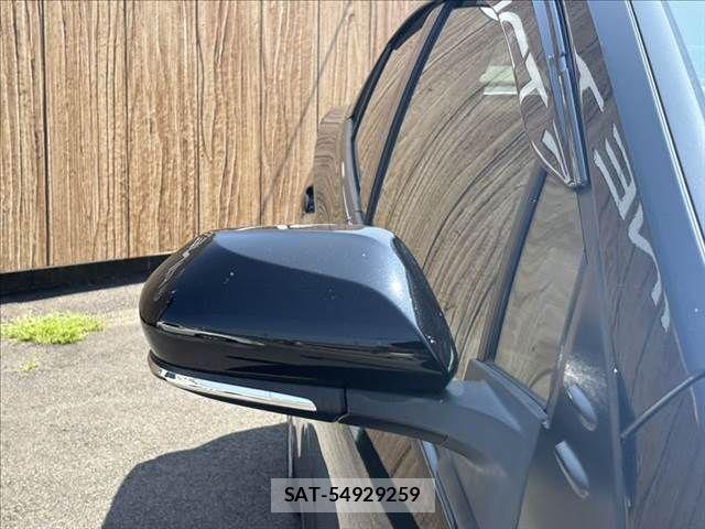 Toyota PRIUS 2019-07 8209623-27
