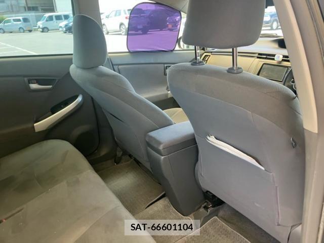Toyota PRIUS 2011-11 8209662-15