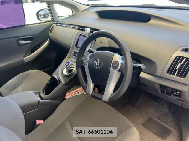 Toyota PRIUS 2011-11 8209662-19