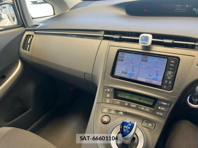 Toyota PRIUS 2011-11 8209662-23