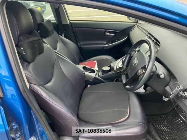 Toyota PRIUS 2013-08 8231360-13