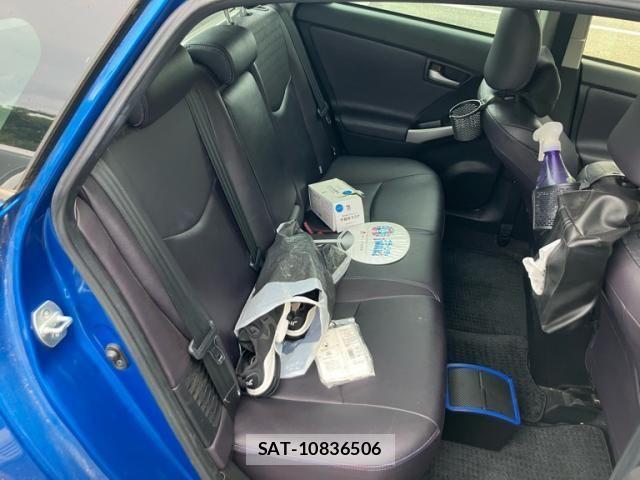 Toyota PRIUS 2013-08 8231360-15