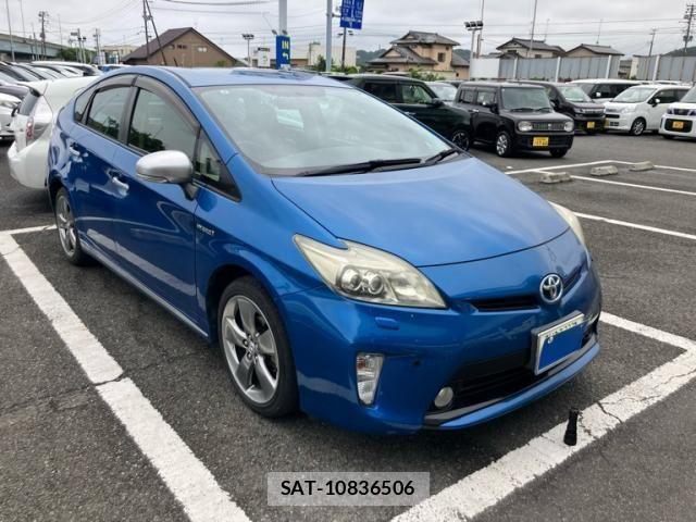 Toyota PRIUS 2013-08 8231360-0