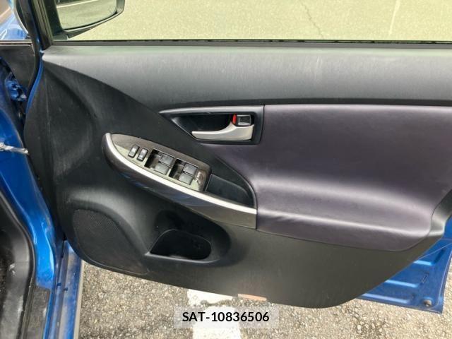 Toyota PRIUS 2013-08 8231360-18