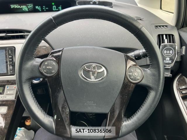 Toyota PRIUS 2013-08 8231360-19
