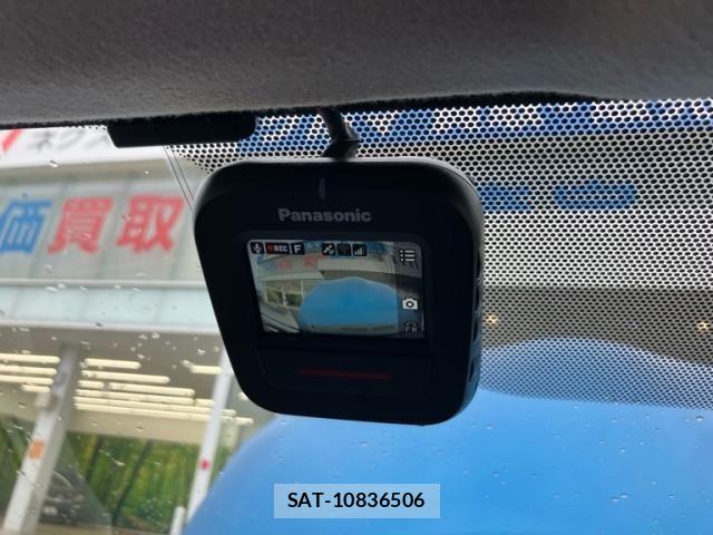 Toyota PRIUS 2013-08 8231360-23