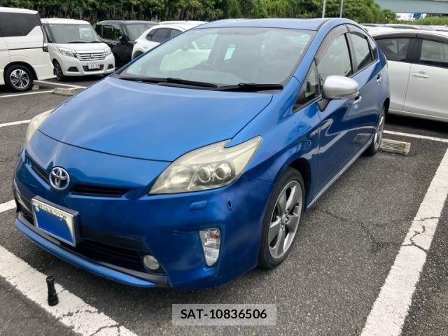 Toyota PRIUS 2013-08 8231360-1