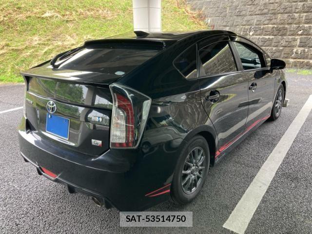 Toyota PRIUS 2015-03 8231350-4