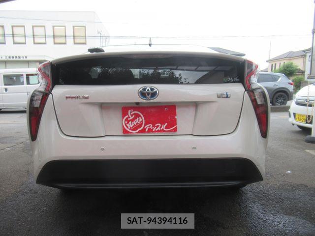 Toyota PRIUS 2017-05 8231334-11