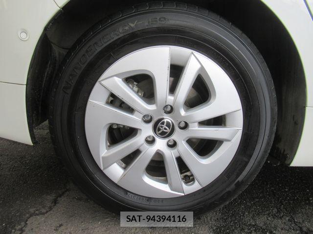 Toyota PRIUS 2017-05 8231334-13