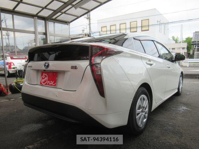 Toyota PRIUS 2017-05 8231334-2