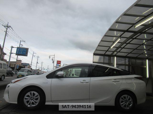 Toyota PRIUS 2017-05 8231334-3
