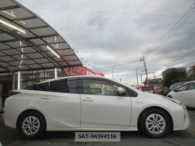 Toyota PRIUS 2017-05 8231334-4
