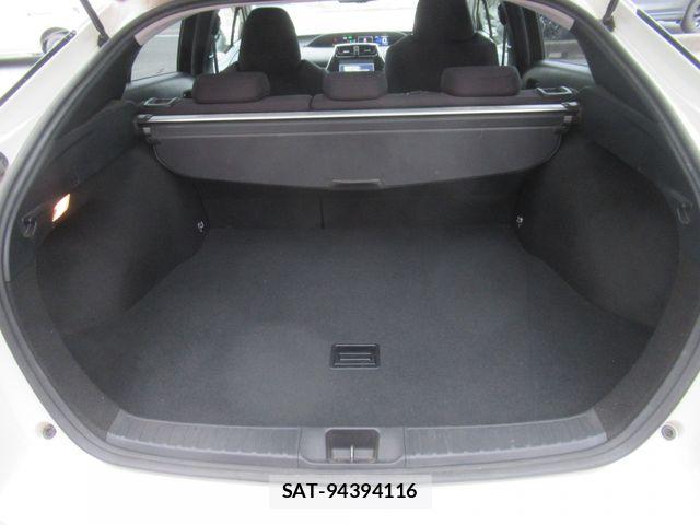 Toyota PRIUS 2017-05 8231334-8
