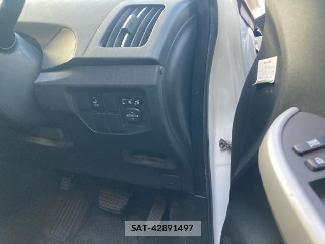 Toyota PRIUS 2014-05 8231364-12