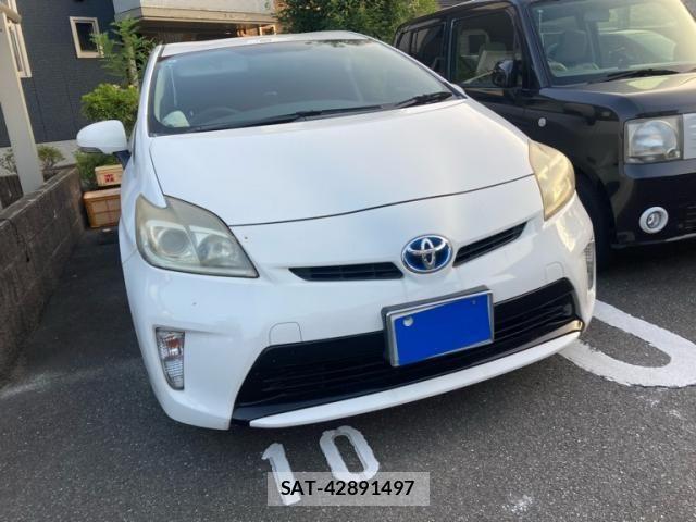 Toyota PRIUS 2014-05 8231364-1