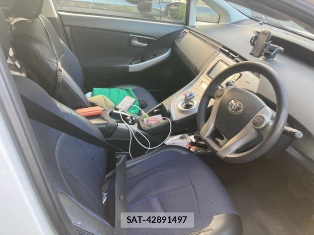 Toyota PRIUS 2014-05 8231364-8