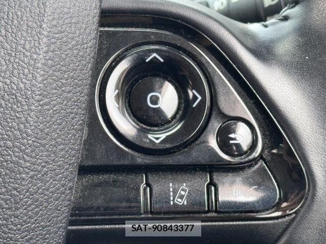 Toyota PRIUS 2021-06 8231331-16