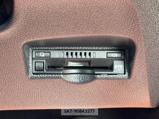Toyota PRIUS 2021-06 8231331-26