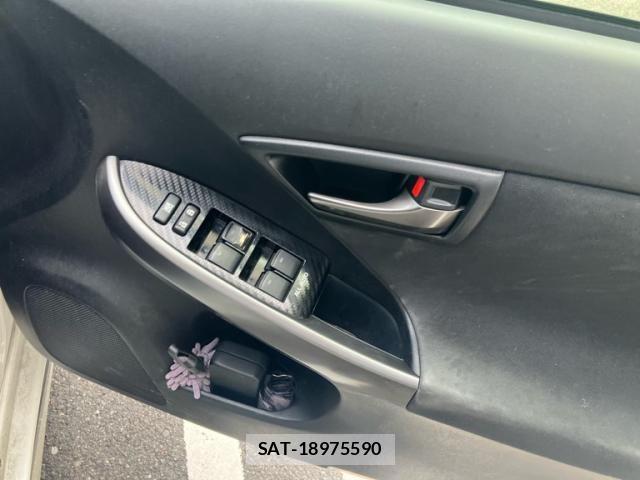 Toyota PRIUS 2016-03 8231353-11