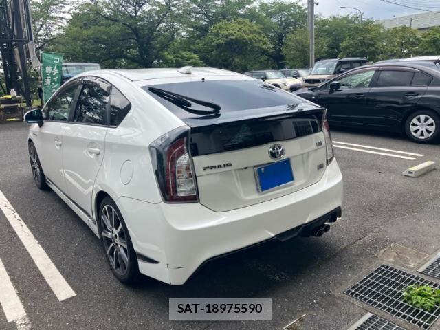 Toyota PRIUS 2016-03 8231353-3