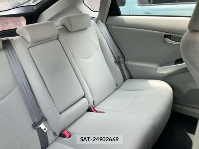 Toyota PRIUS 2012-07 8231358-12